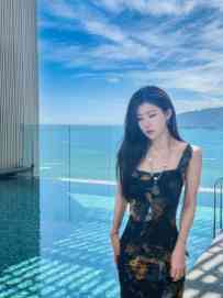 性感大胸美女-移宝